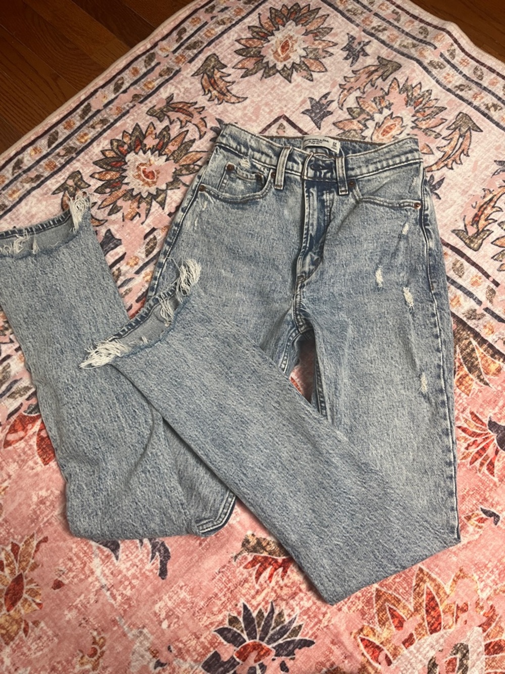Abercrombie & Fitch Light Wash 90’s Skinny High-Rise Distressed Jeans